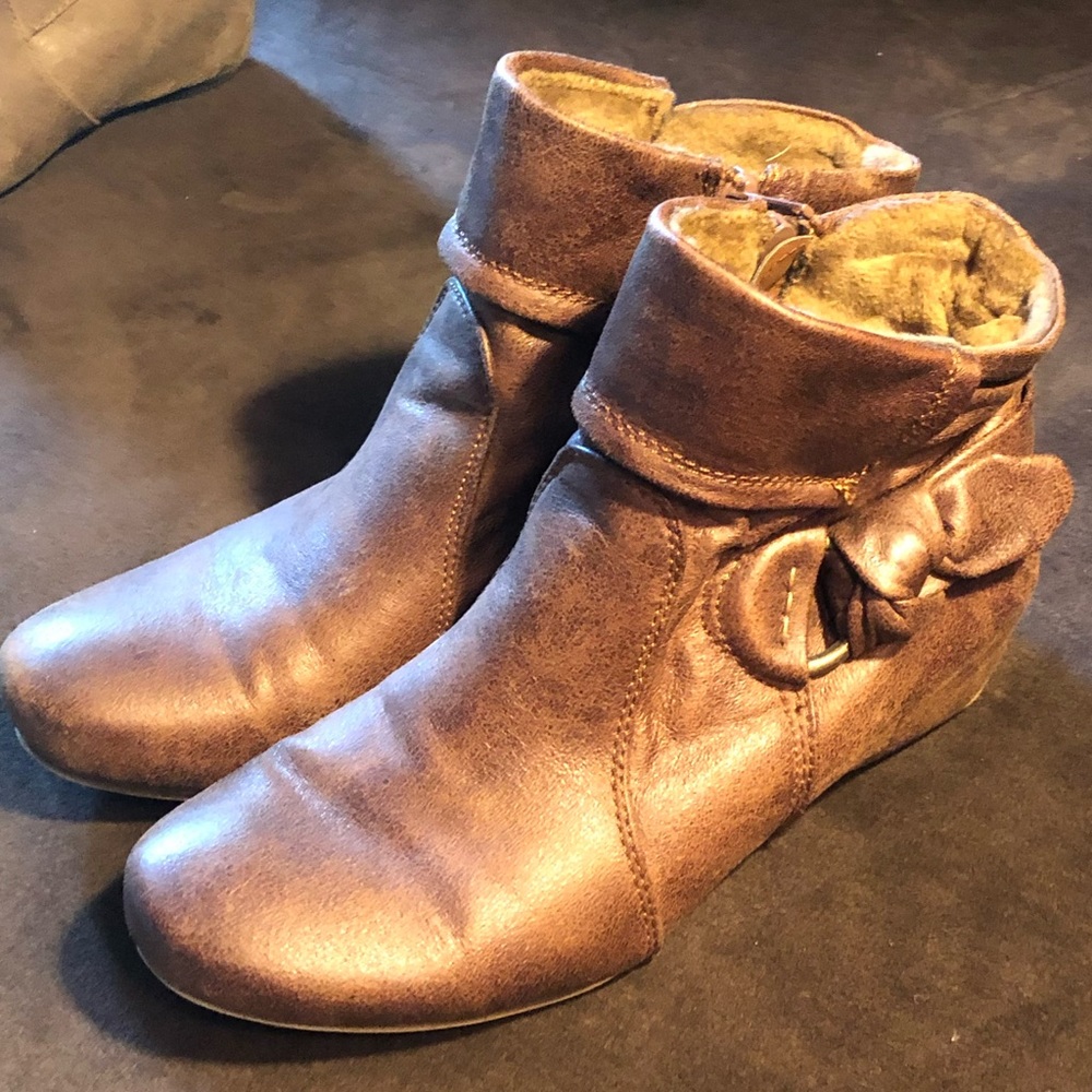 Fur-lined BareTraps Boots Size 7 Brown